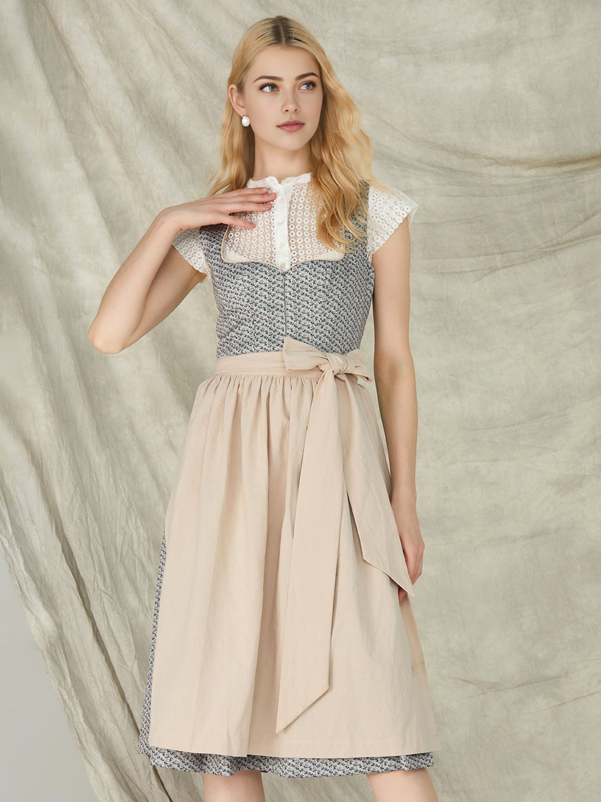 Dirndl Schwarz Lila – Eleganz und Tradition vereint