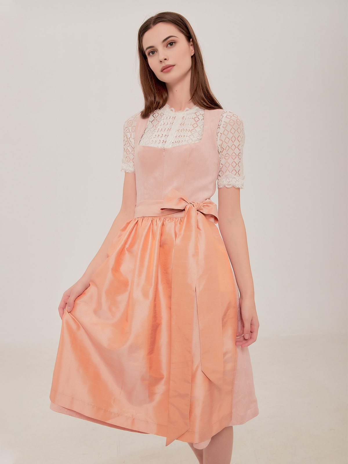 Jeinn Dirndl in Rosa – Eleganz mit modernem Touch