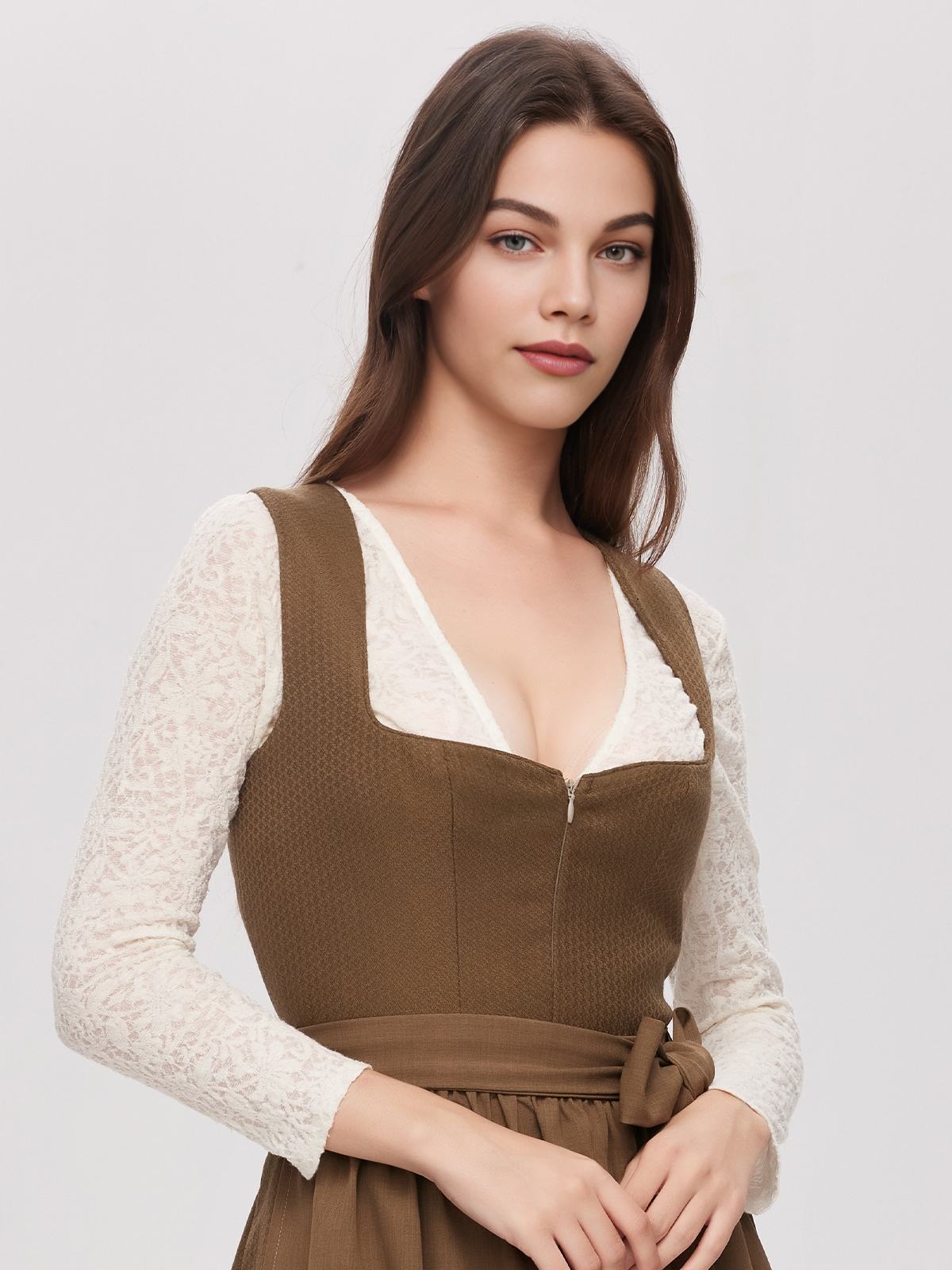 Dirndl mit langärmeliger Bluse