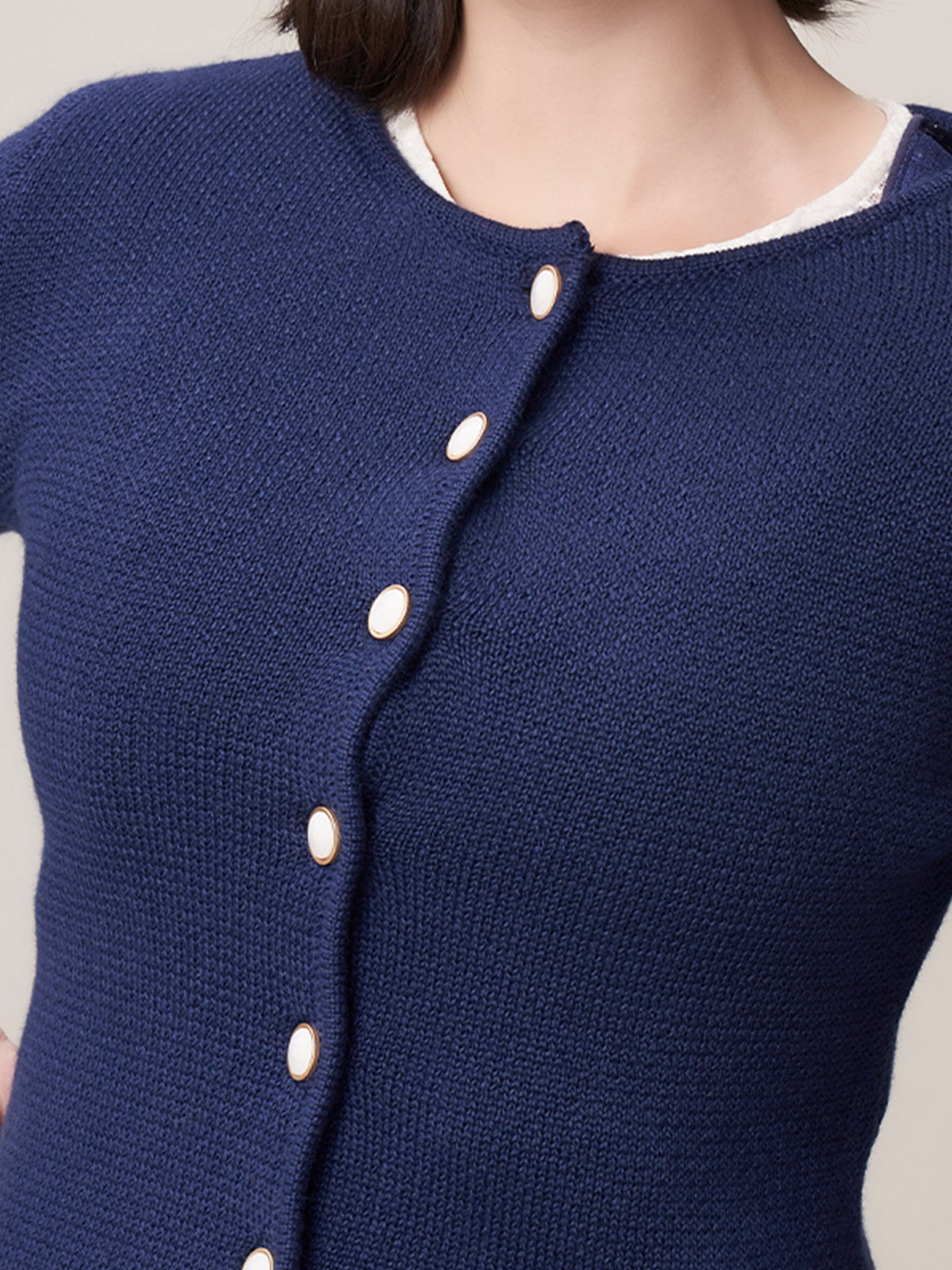 Modernes Dirndl in Marineblau