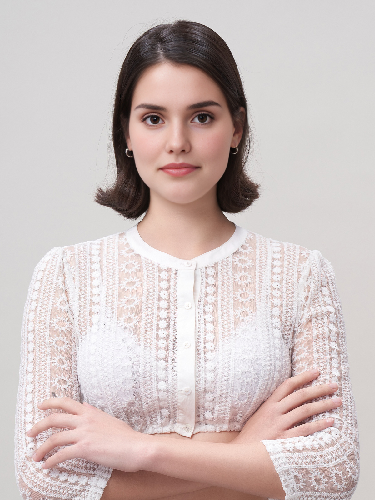 Traditionelles rotes Dirndl mit weißer Bluse