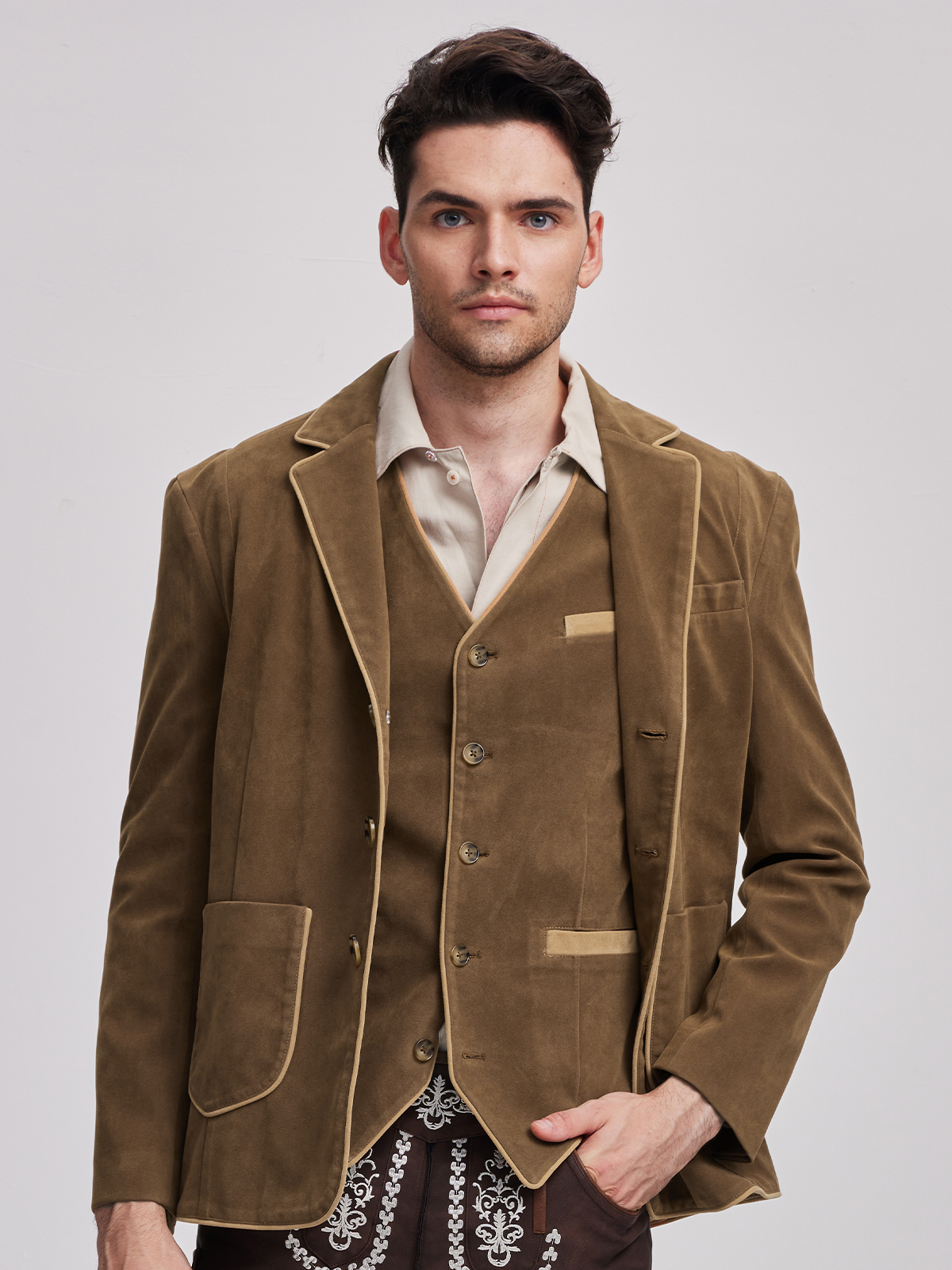 Dirndl in Gelb – stilvoll und modern