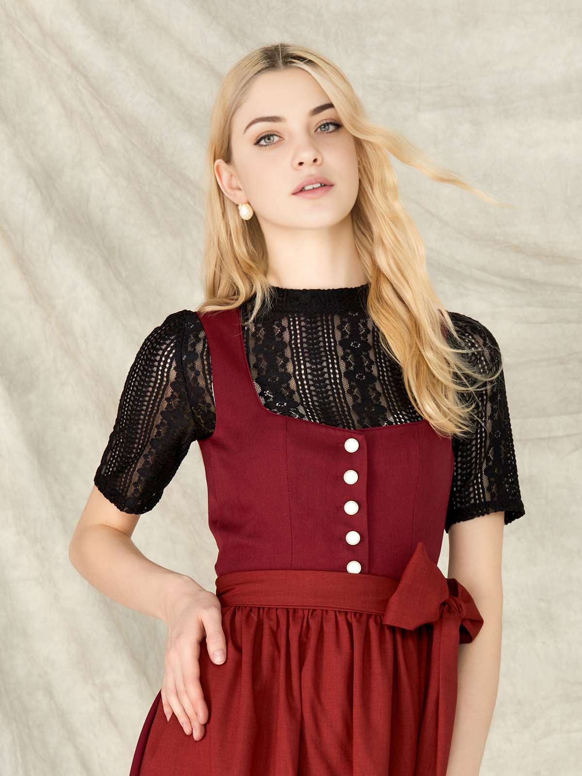 Dirndlbluse Langarm mit V-Ausschnitt