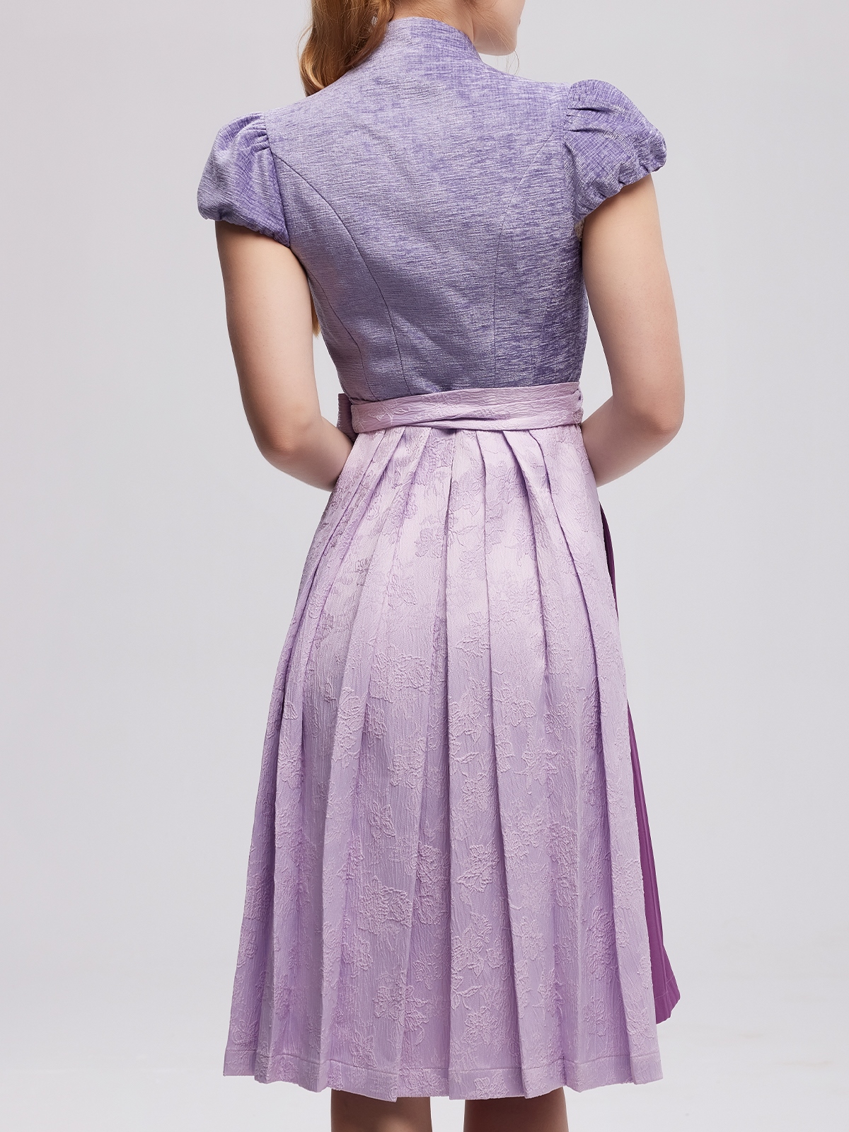 Dirndlbluse weiß langarm in eleganter Ausführung