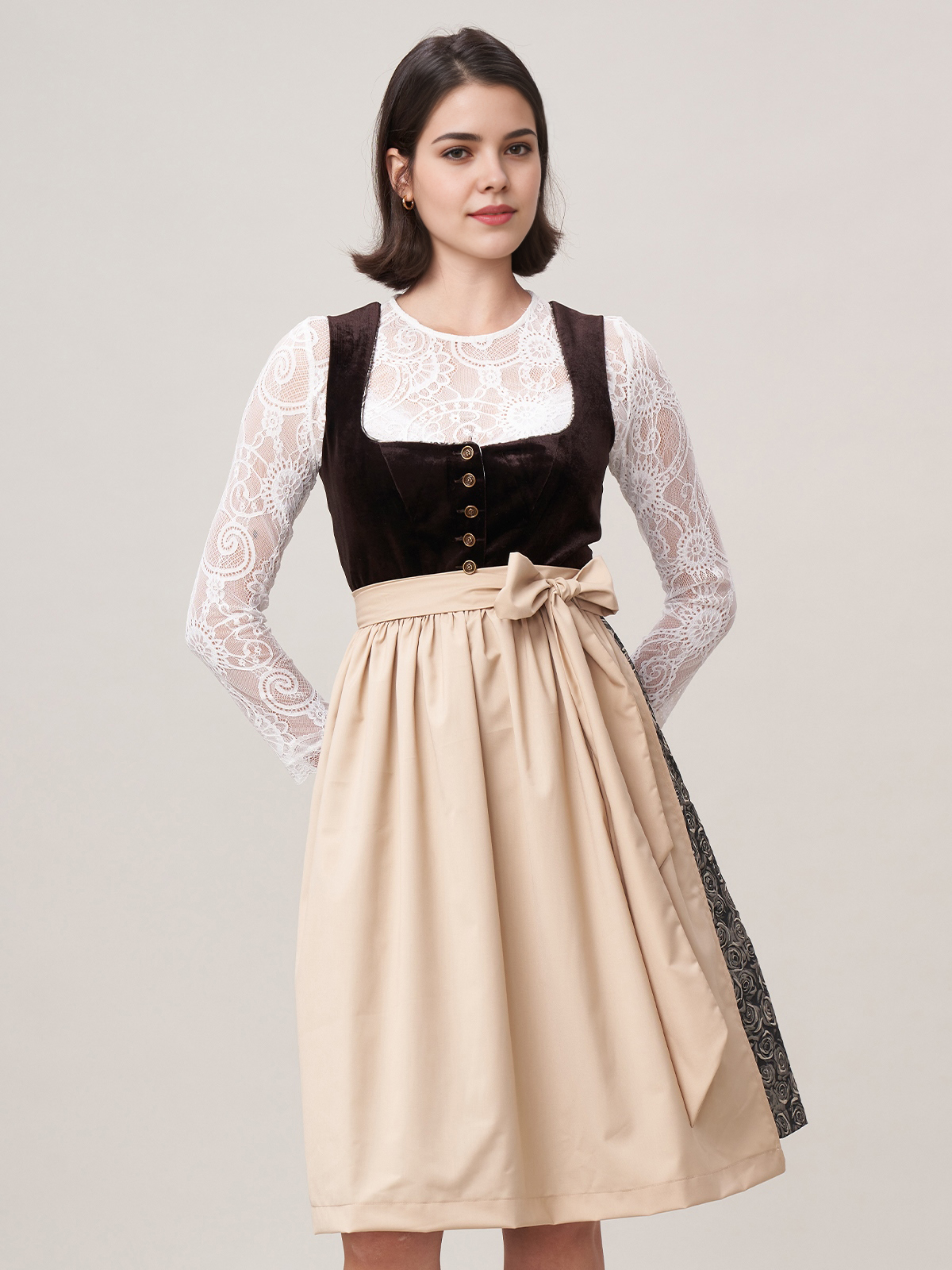 Modernes Dirndl mit pinker Bluse
