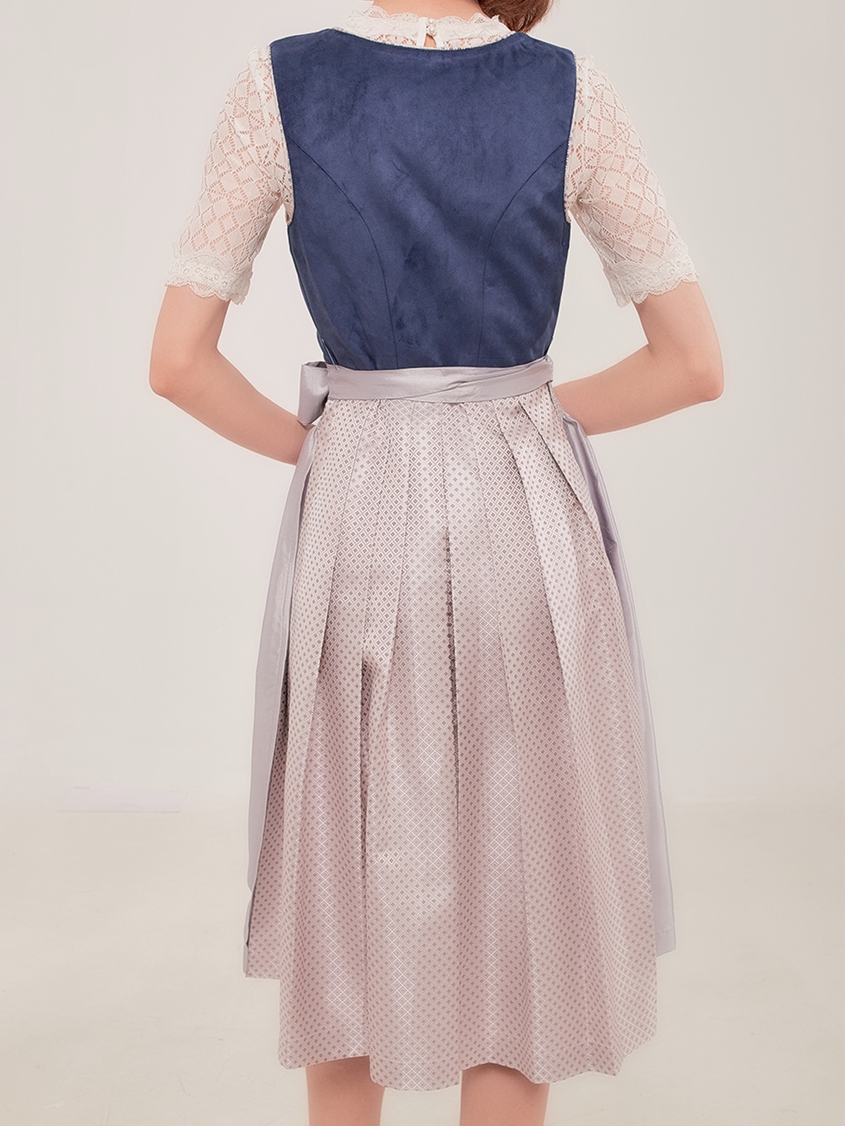 Dirndl mit Ausschnitt in Blau