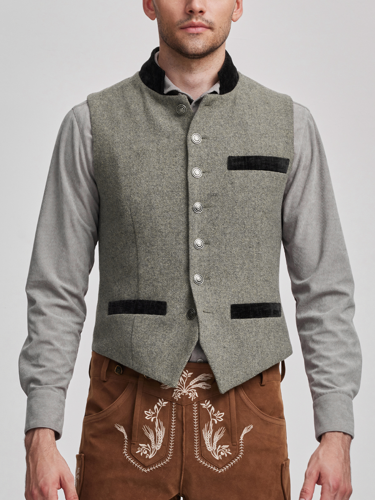 Dirndl in Grau-Beige-Tönen
