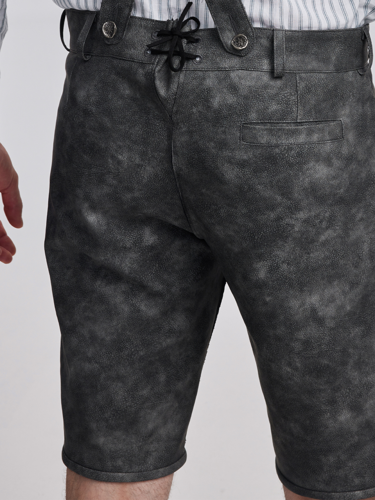 Schwarzes Dirndl – stilvoll und günstig