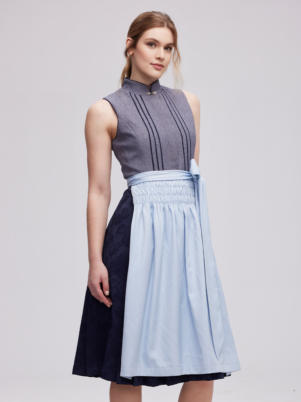 Elegantes graues Janker Dirndl