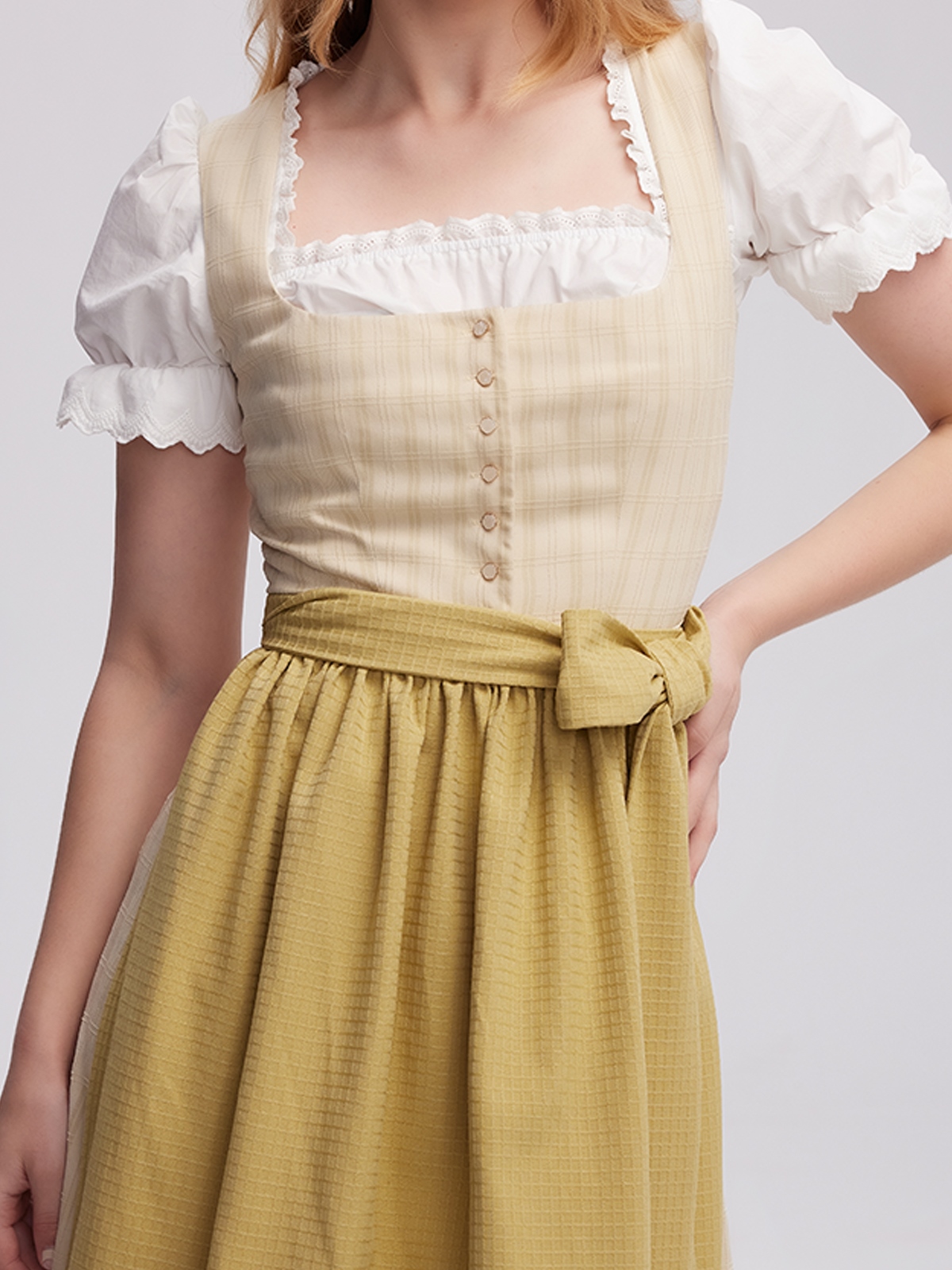 Dirndl Lila Samt in eleganter Ausführung