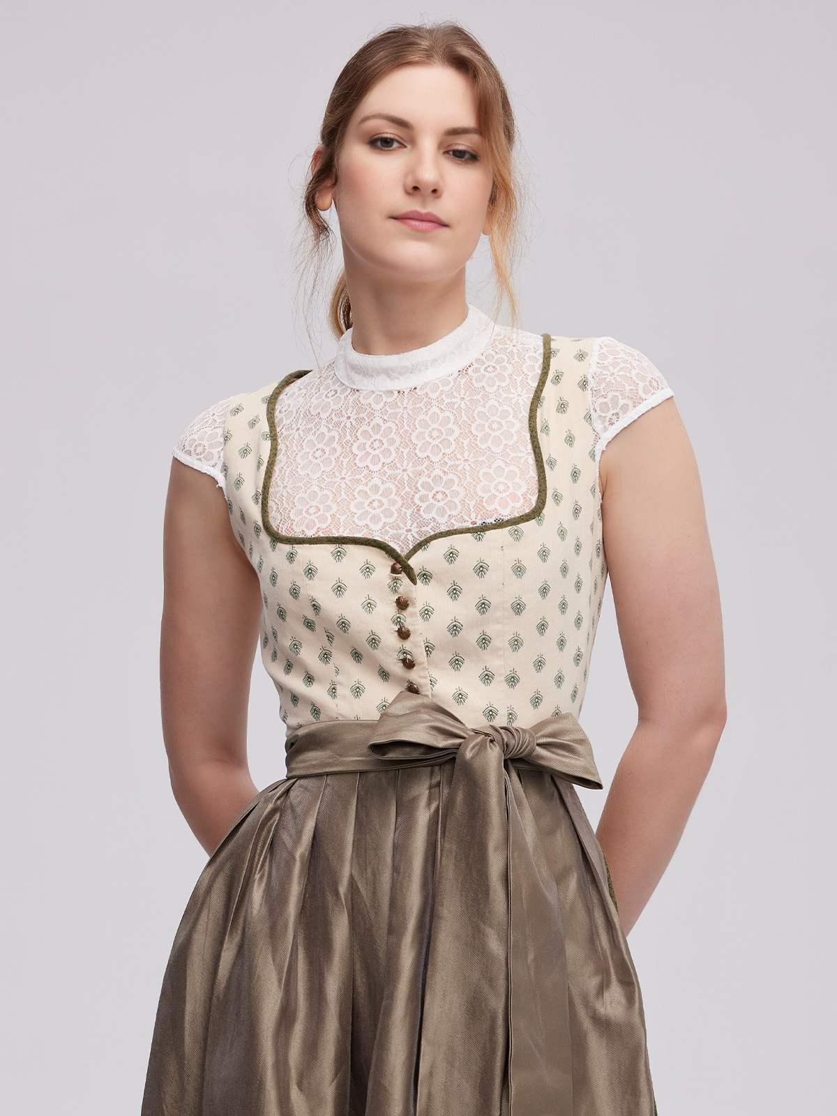 Dunkelgrün Dirndl mit floralen Details